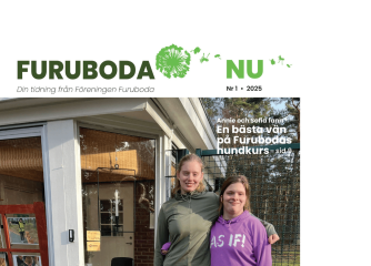 På bild syns omslaget på Furuboda.Nu nr 1 2025 där två deltagare i hundkursen poserar framför kameran